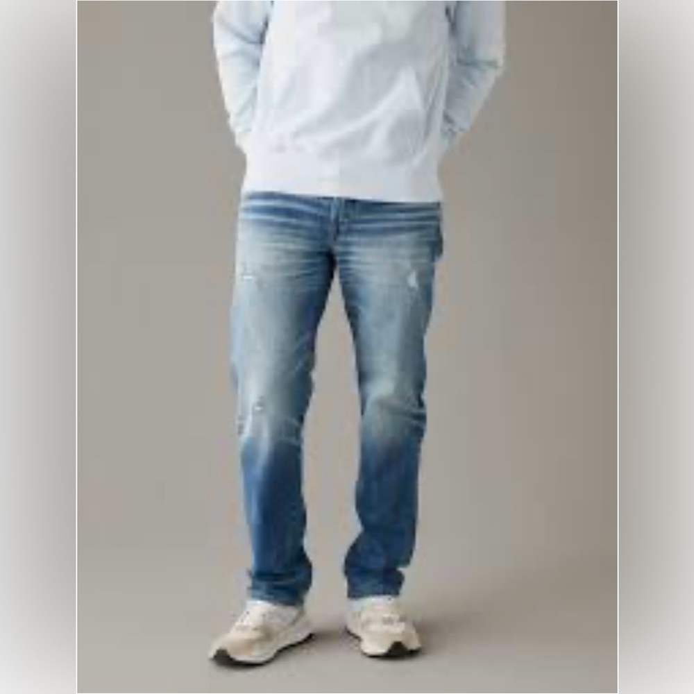 American Eagle men’s size 30/30 air flex straight leg jeans with some distress